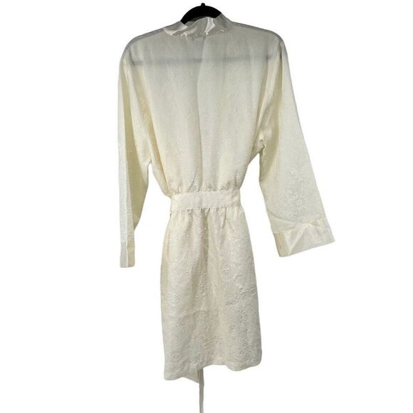 Morgan Taylor Intimates Cream Textured Short Robe Attached Belt - Picture 2 of 10